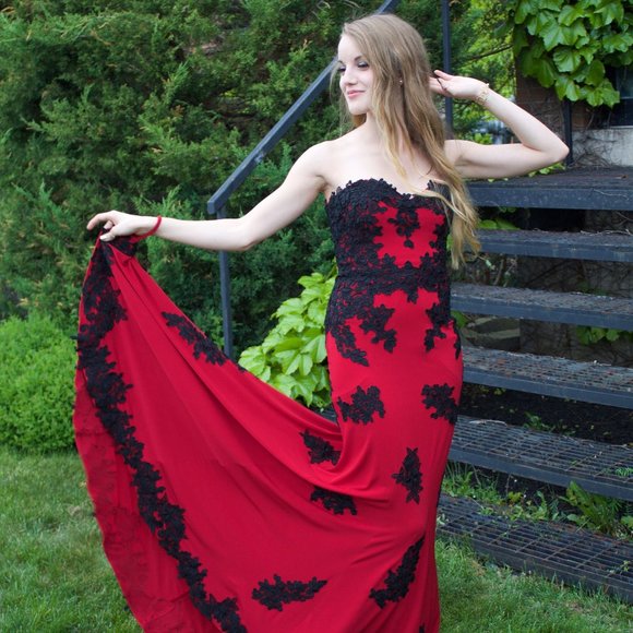 Size 2 Jovani Red Prom Dress - Picture 1 of 1